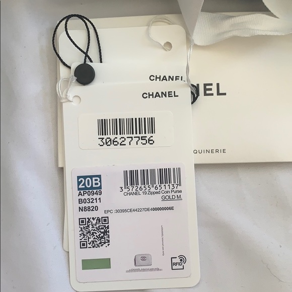 Chanel 19 Zipped Wallet - Picture 5 of 11